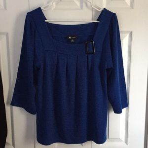 Blue 3/4 sleeve sweater with buckle accent